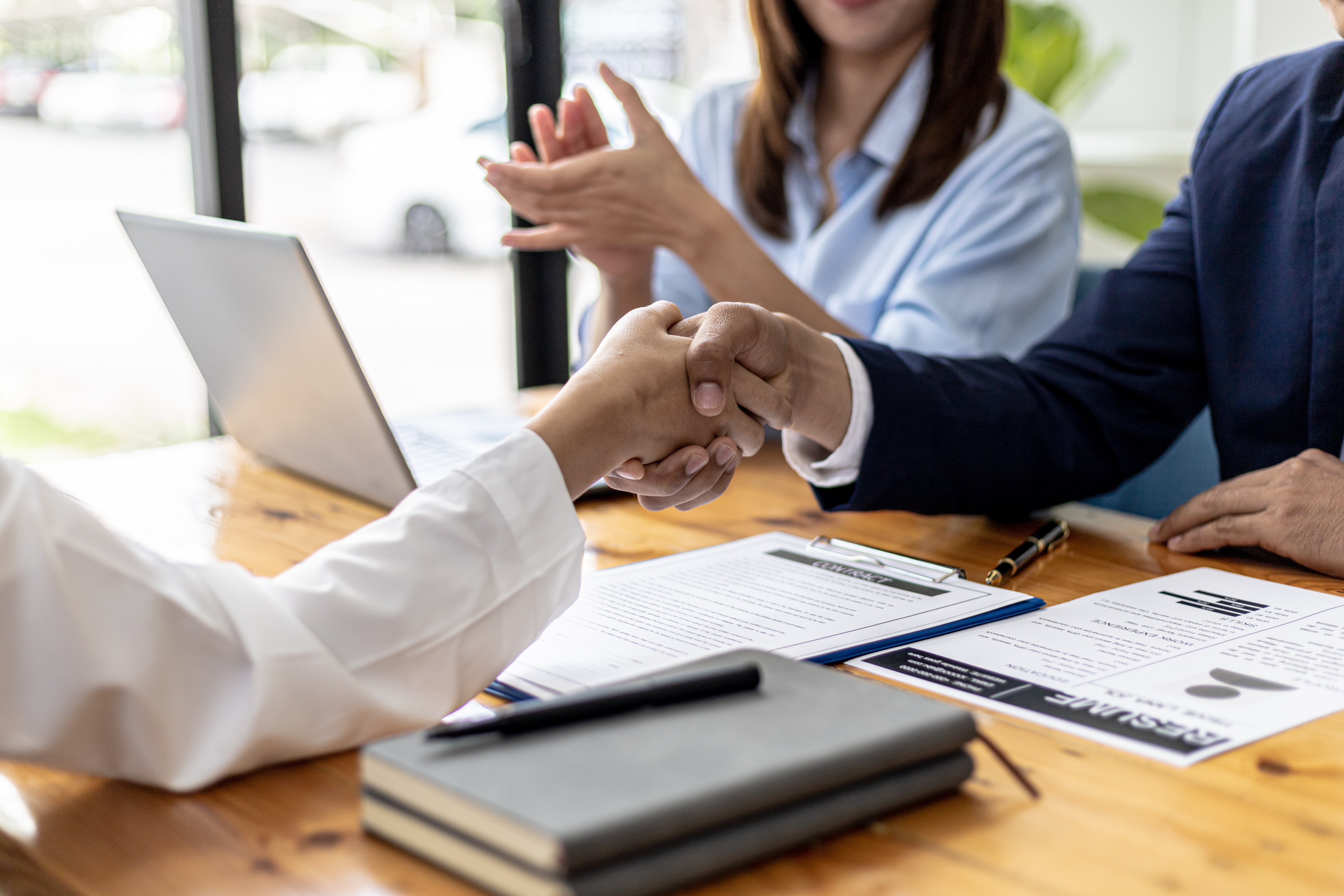 Managers and job applicants shake hands after the job interview, job interviews to find people to work with the company and talent to work with. Concept of recruitment and job interviews